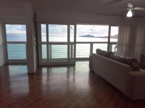 Apartamento amplo de frente para o mar, Santos-SP